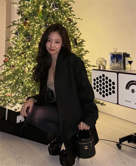 blackpink boobs|BLACKPINK Jennie Rocks 'No Bra' Style in Latest Post.